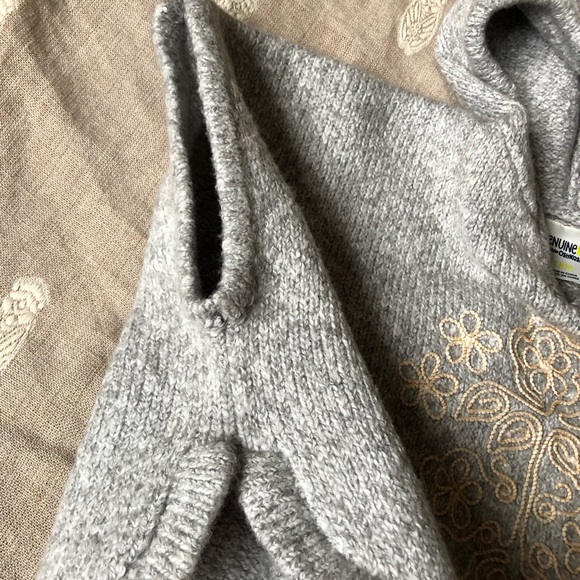 Oshkosh • Marled Grey Knit Poncho - Picture 4 of 5